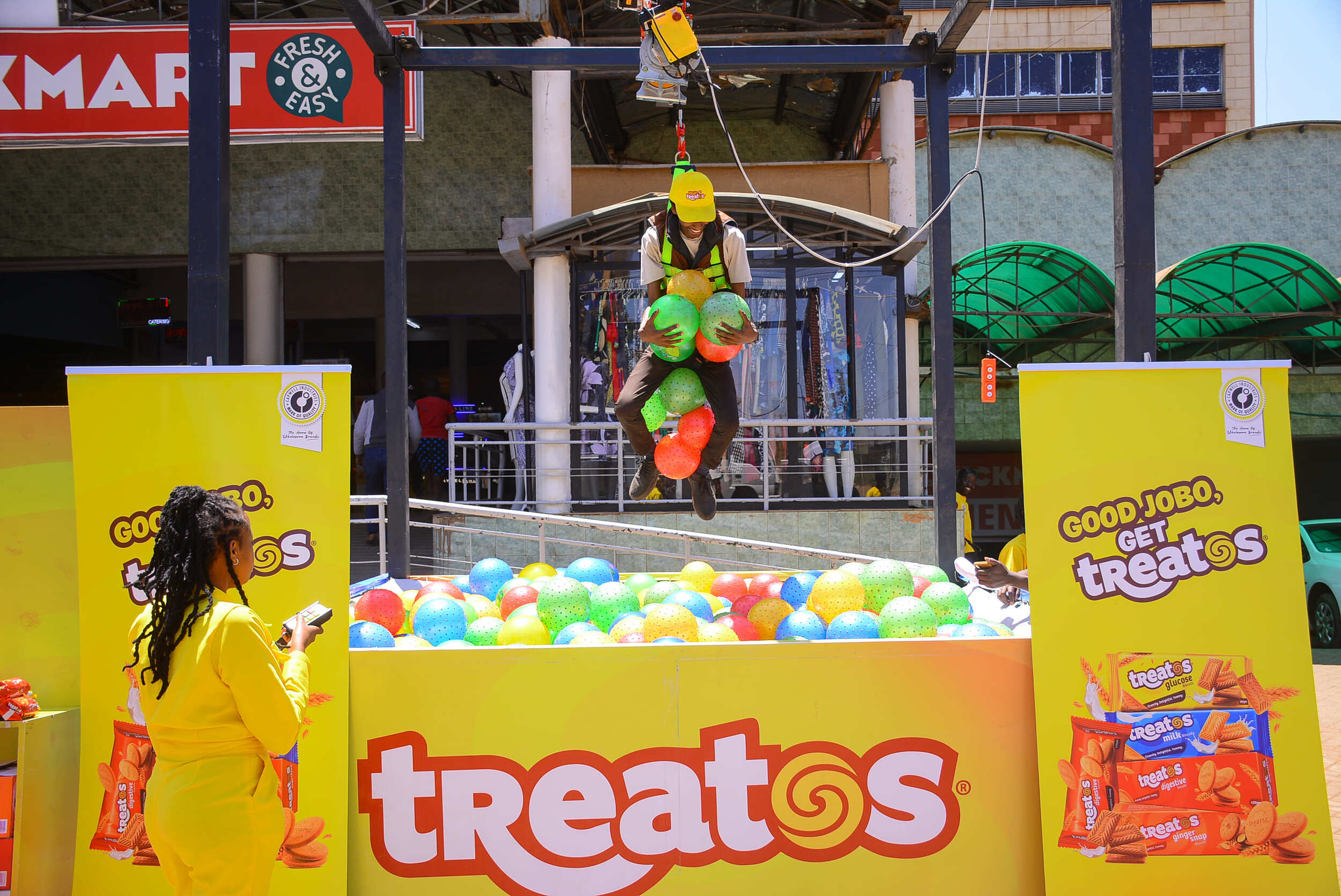 Captivate Africa's Human Claw in action at Quickmart Chania